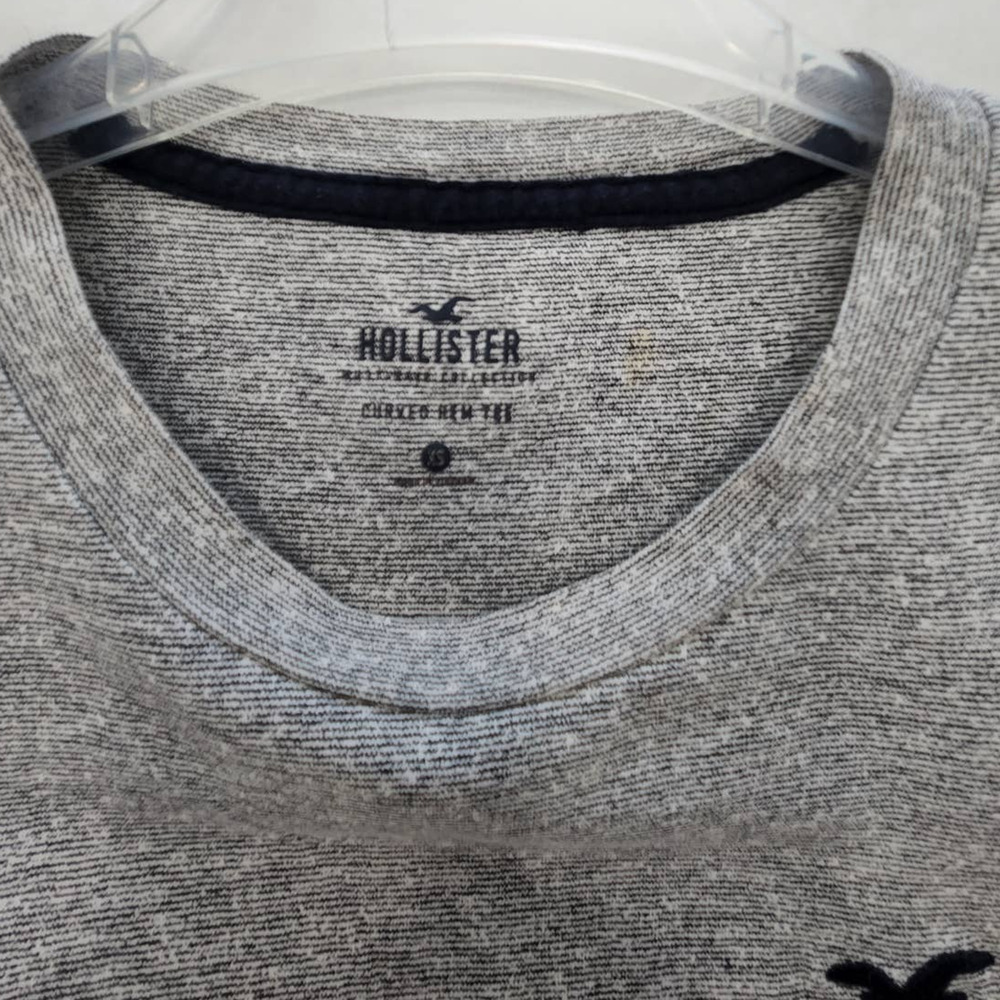 Hollister Teen's Gray/Black Curved Hem T-Shirt XS Can be Unisex